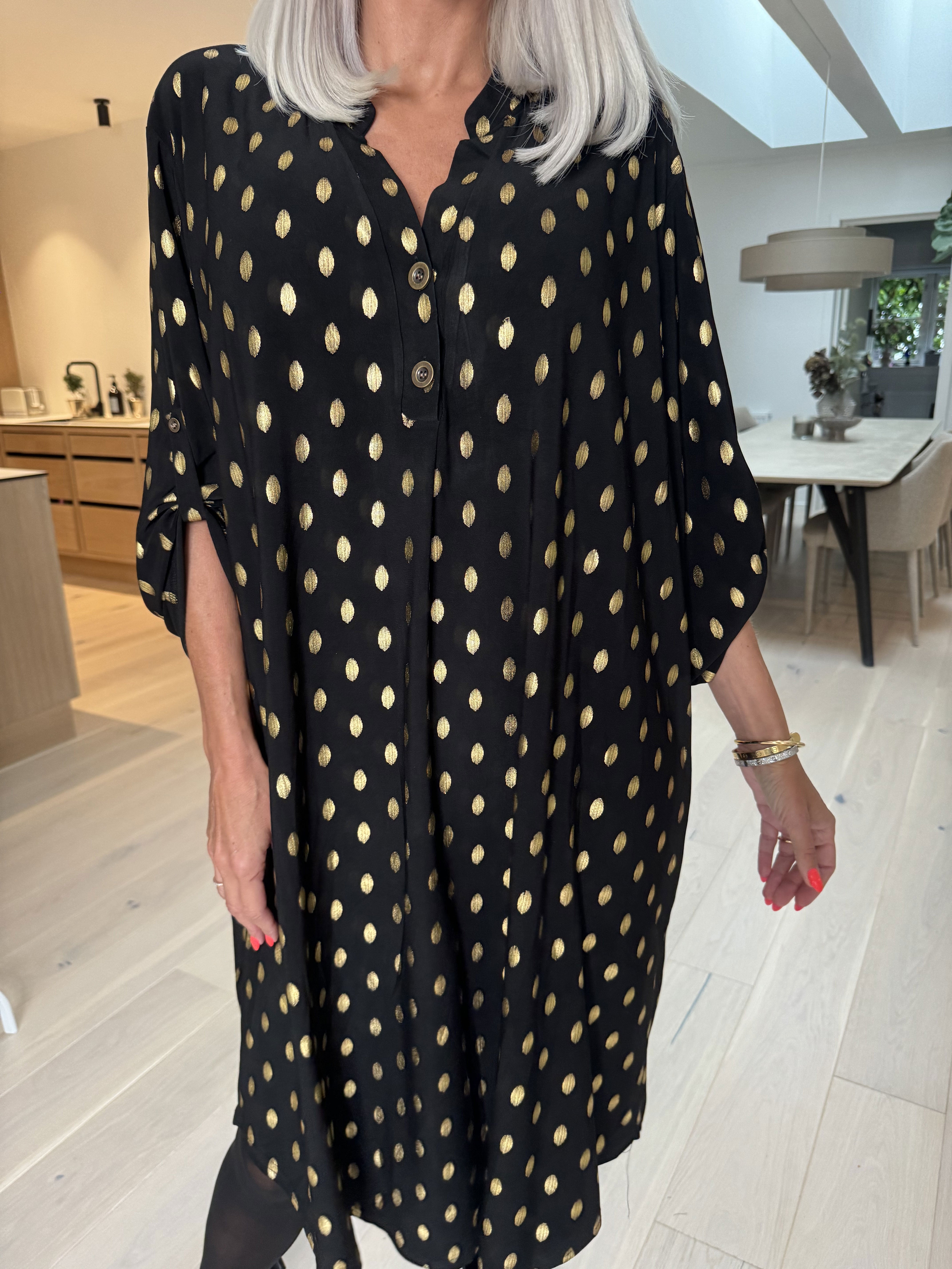 Ebba Gold Long - Elastisk klänning med guldprickar